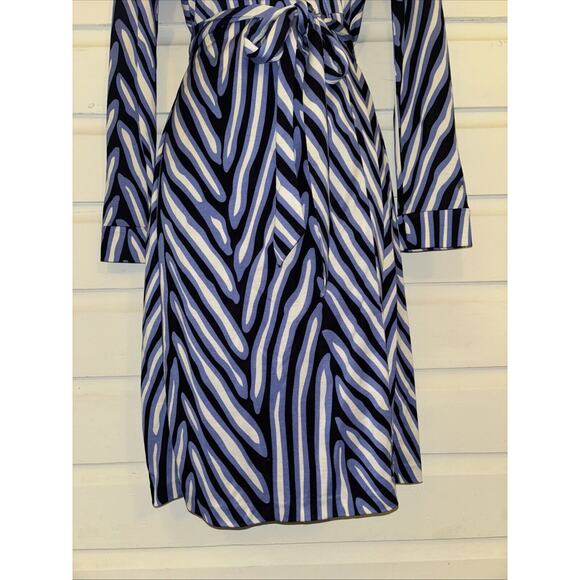 Diane Von Furstenberg 100% Silk Long Sleeve Wrap Dress Size 2 - Picture 5 of 9